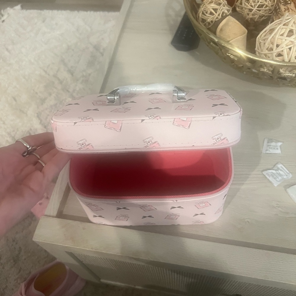 Makeup case - Picture 3 of 5